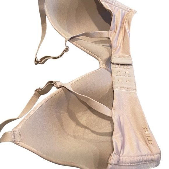 SKIMS Shimmering Nude Bra - Picture 2 of 4